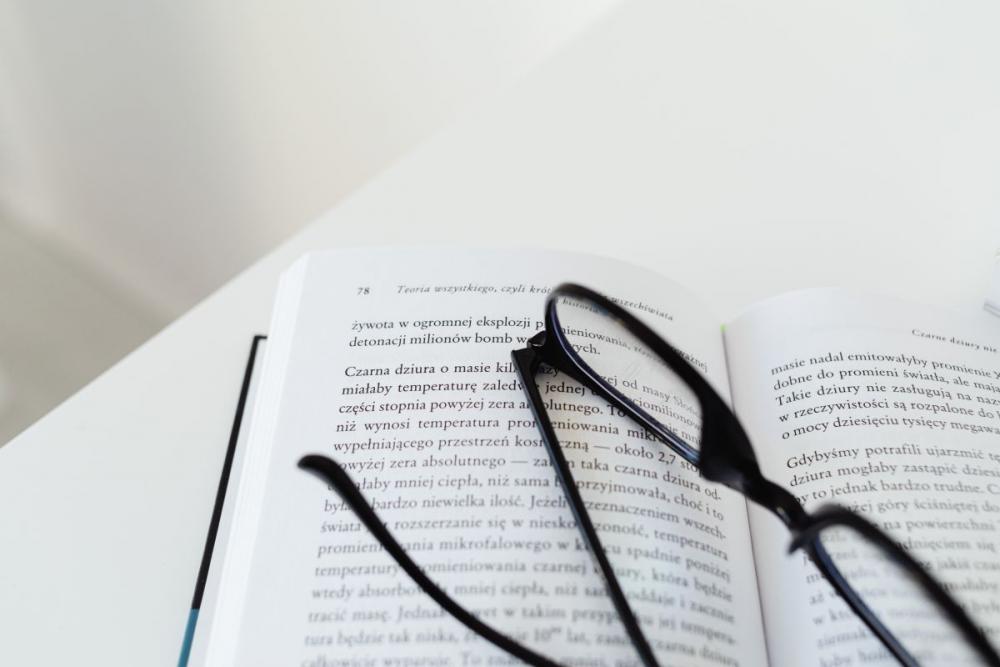 Books - Corrective Glasses - Flowers Books - Corrective Glasses - Flowers