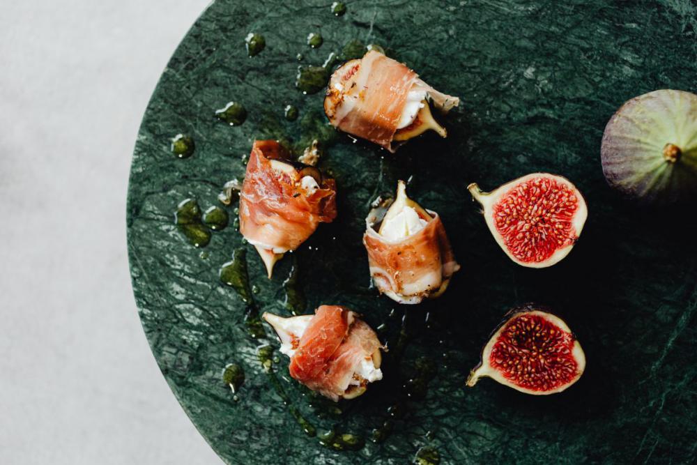 Beautiful and fresh red coloured figs Beautiful and fresh red coloured figs