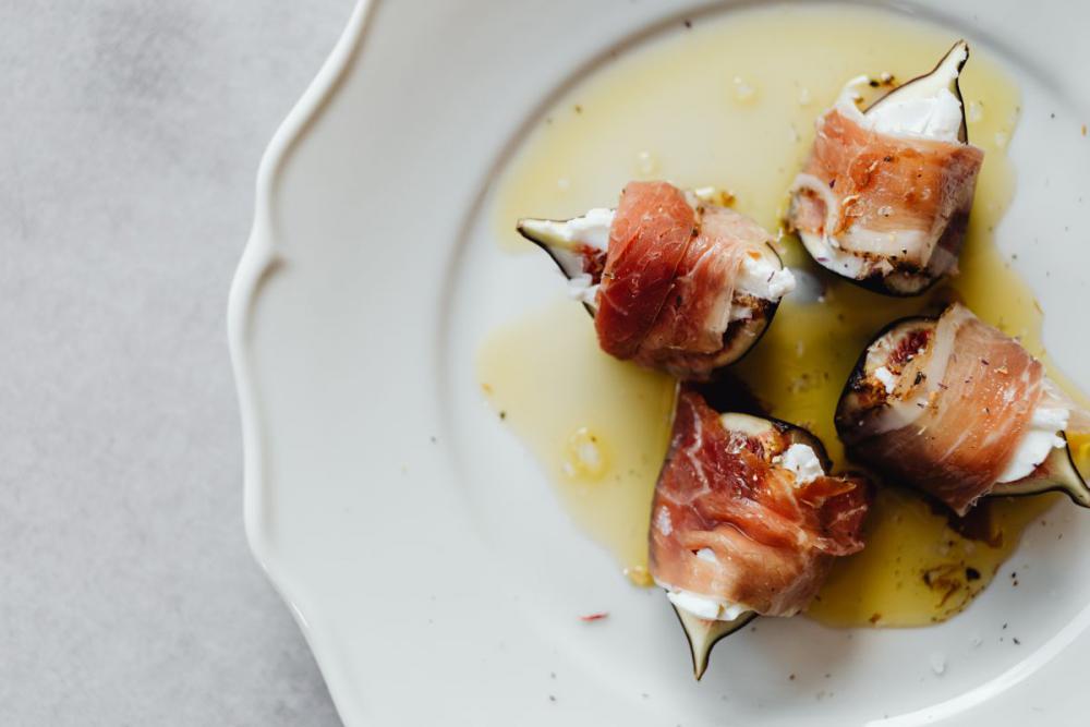 Beautiful and fresh red coloured figs Beautiful and fresh red coloured figs