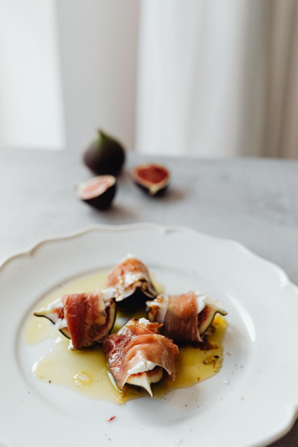 Beautiful and fresh red coloured figs Beautiful and fresh red coloured figs