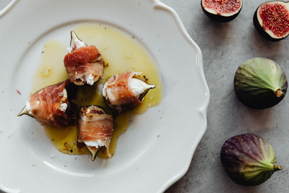 Beautiful and fresh red coloured figs Beautiful and fresh red coloured figs