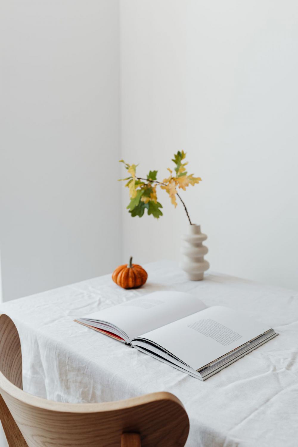 Pumpkins - autumn leaves - books Pumpkins - autumn leaves - books