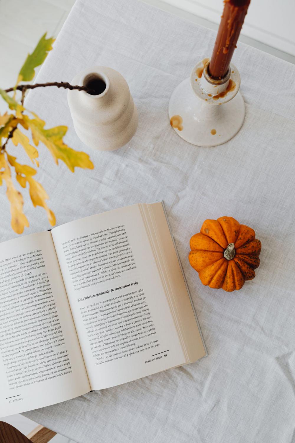 Pumpkins - autumn leaves - books Pumpkins - autumn leaves - books
