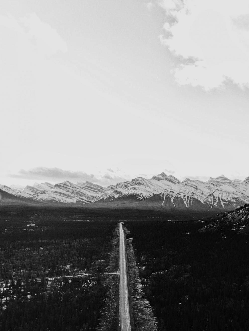 Road to the mountains Road to the mountains