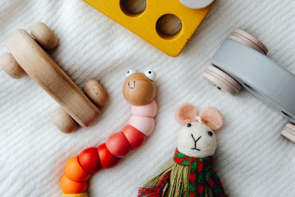 Eco-friendly plastic-free toys made from natural materials - wooden - for kids and toddlers Eco-friendly plastic-free toys made from natural materials - wooden - for kids and toddlers