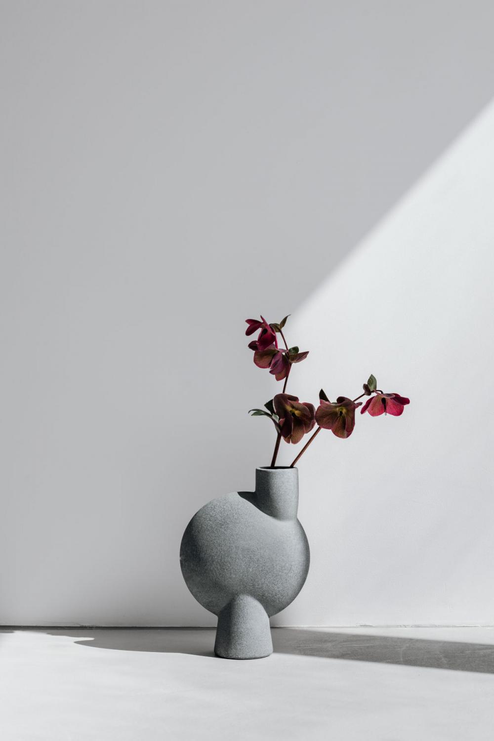 Concept photos - flowers - vase - minimalist interior Concept photos - flowers - vase - minimalist interior