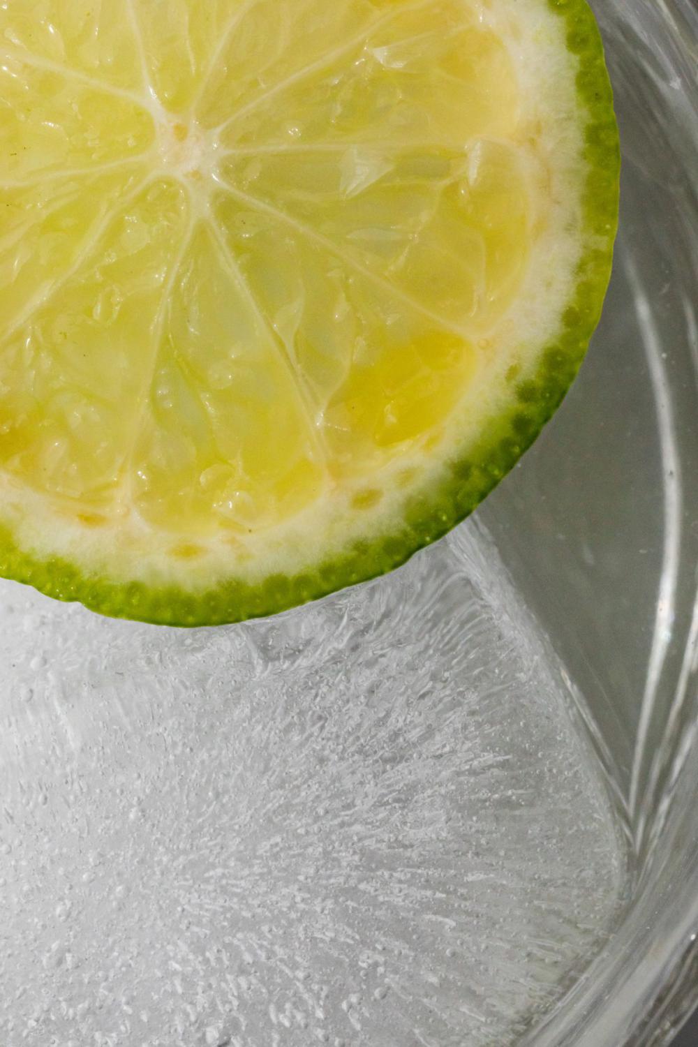 Cold and refreshing detox water - ice cubes Cold and refreshing detox water - ice cubes