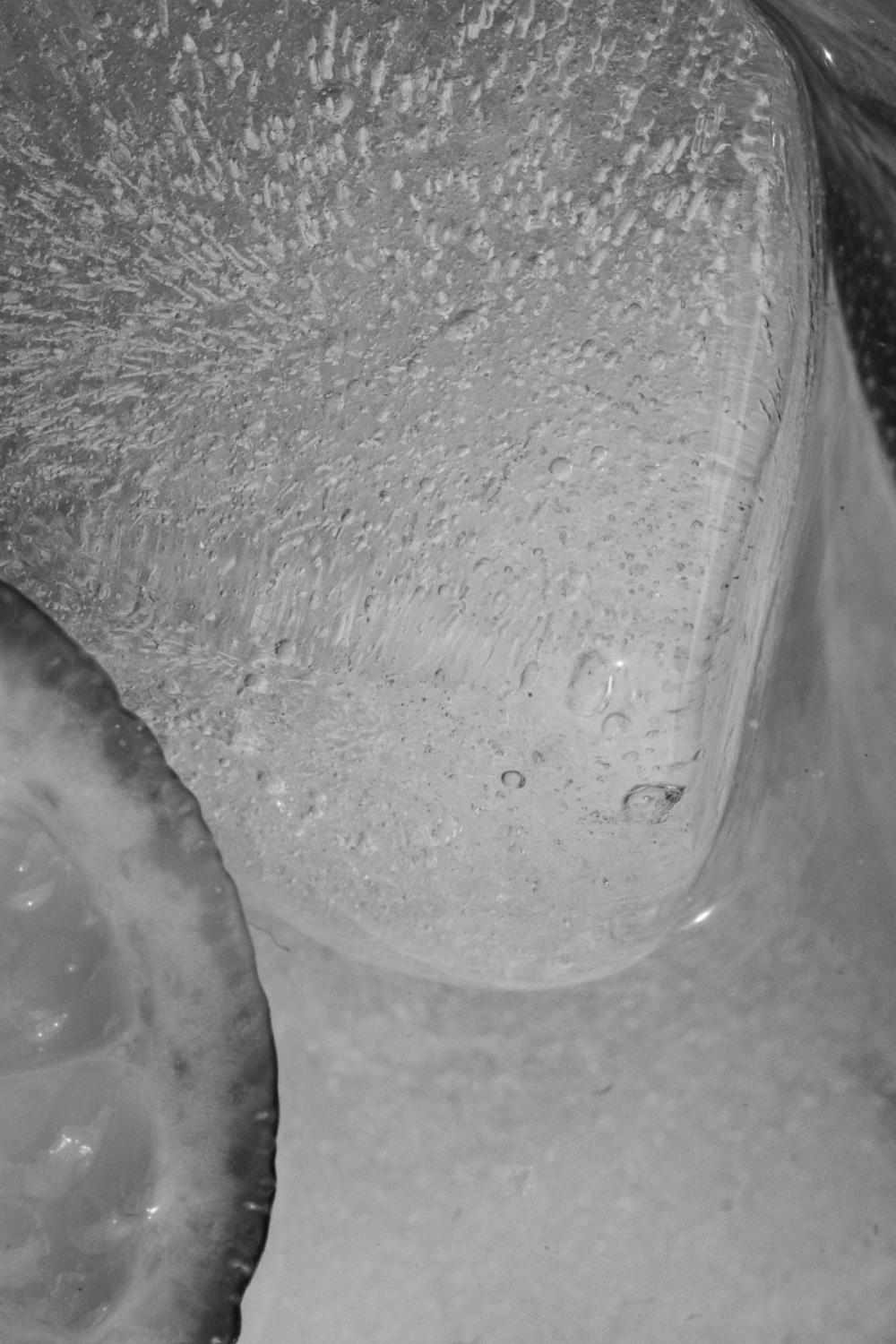 Cold and refreshing detox water - ice cubes Cold and refreshing detox water - ice cubes