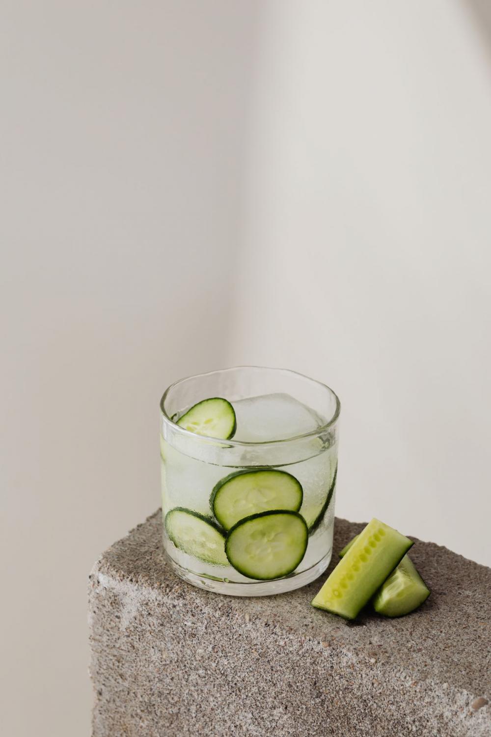 Cold and refreshing detox water - ice cubes Cold and refreshing detox water - ice cubes