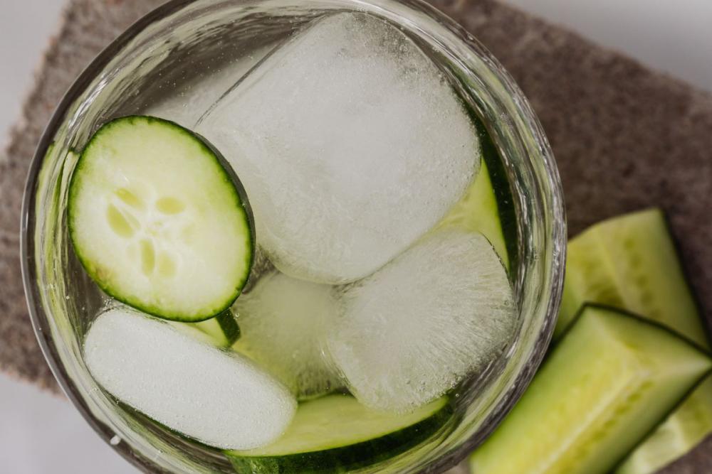 Cold and refreshing detox water - ice cubes Cold and refreshing detox water - ice cubes
