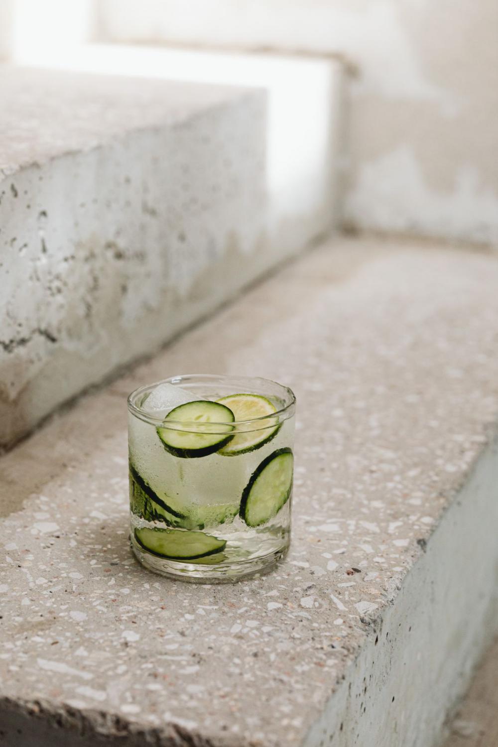 Cold and refreshing detox water - ice cubes Cold and refreshing detox water - ice cubes