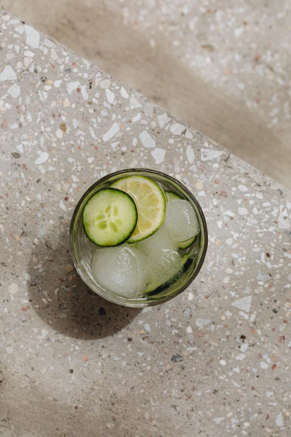 Cold and refreshing detox water - ice cubes Cold and refreshing detox water - ice cubes