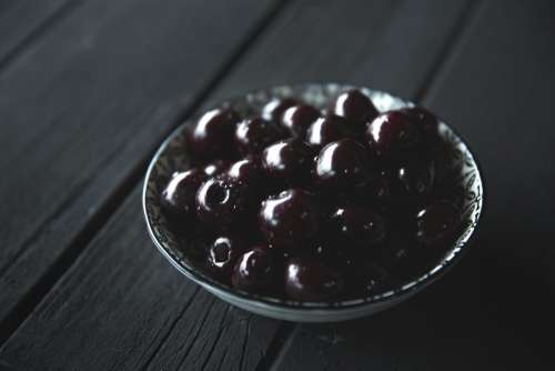 Black cherries in a bowl