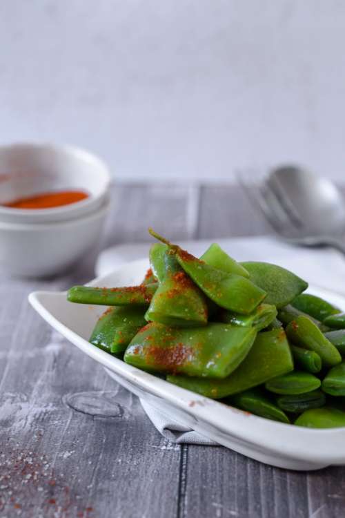 Cooked green beans with chilli