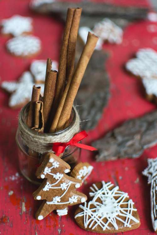Homemade Christmas gingerbread tree with dried cinnamon sticks