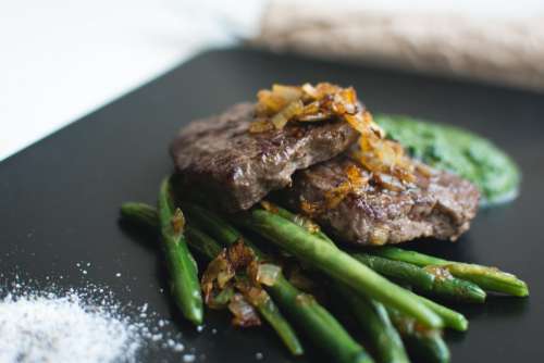Paleo beef steak with green beans and spinach