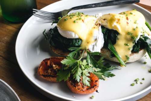 Poached eggs with spinach on a brioché