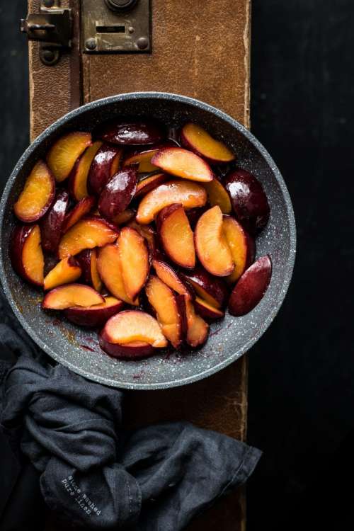 Roasted plums