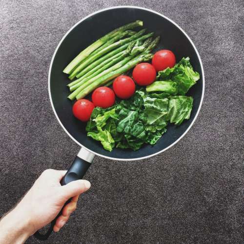 Stir frying vegetables