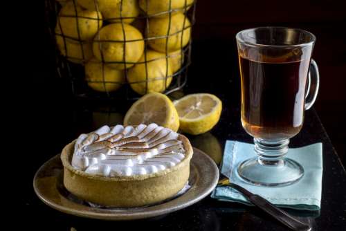 Lemon cake with tea