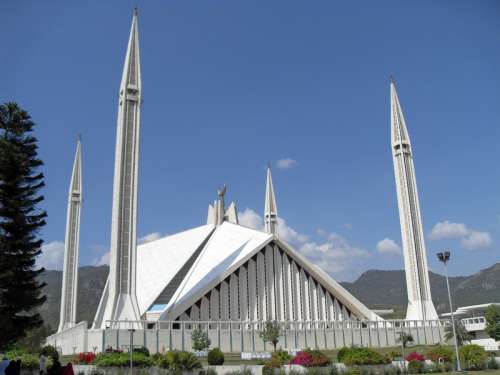 Elevation view of the Shah Faisal Masjid in Islamabad, Pakistan free photo