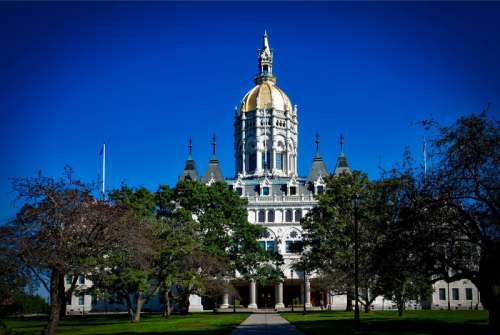 Full View of the Connecticut State Capital in Hartford free photo
