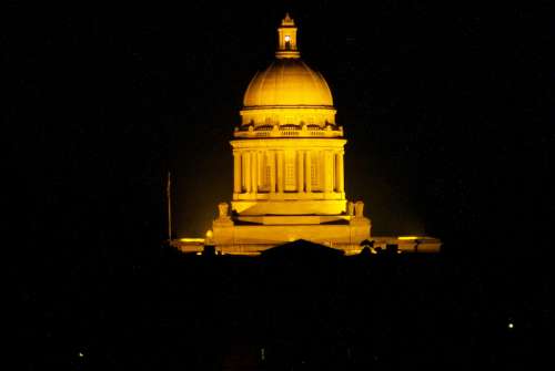 Kentucky State Capital at Night in Frankfort free photo