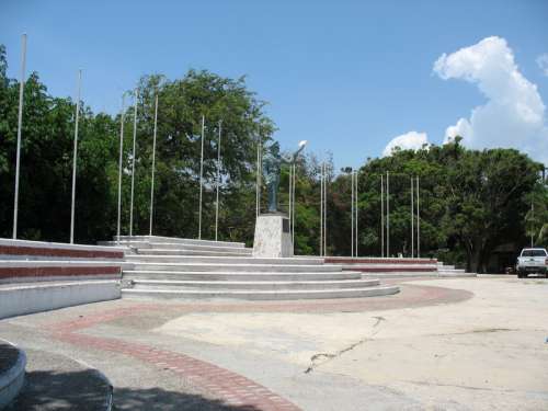Plaza de la Paz park in Barranquilla, Colombia free photo
