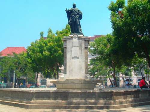 Plaza De Roma in Manila, Philippines free photo