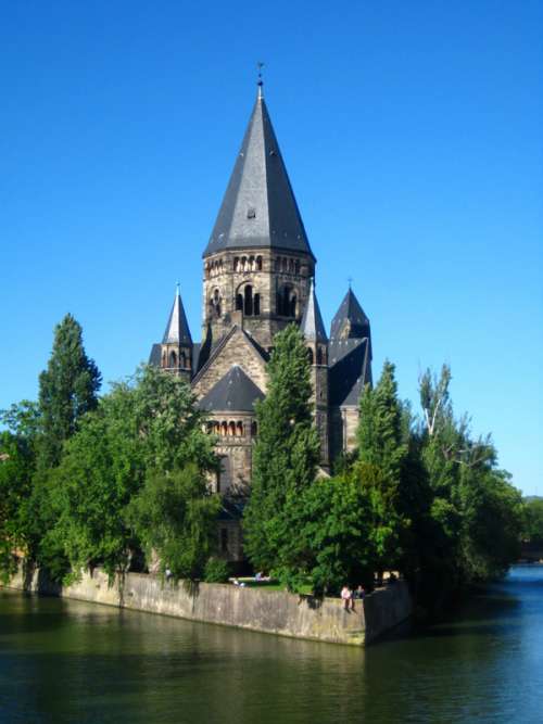 Protestant church Temple Neuf on the Moselle river in Metz, France free photo
