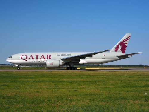 Qatar Airways Boeing 777 plane free photo