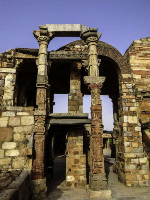Qutab complex structure in Delhi, India free photo