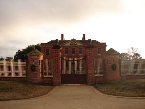 Reconstructed royal governor's mansion Tryon Palace in New Bern, North Carolina free photo