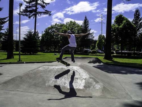 Skateboarder in Marion Park, Salem, Oregon free photo