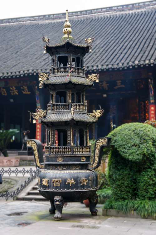 Temple worship in Chengdu, Sichuan, China free photo