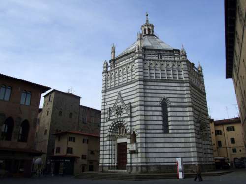 The octagonal baptistery in Pistoia, Italy free photo