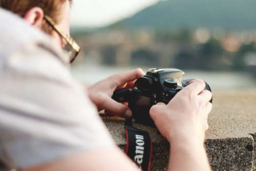 Photographer focus when shooting in the city center