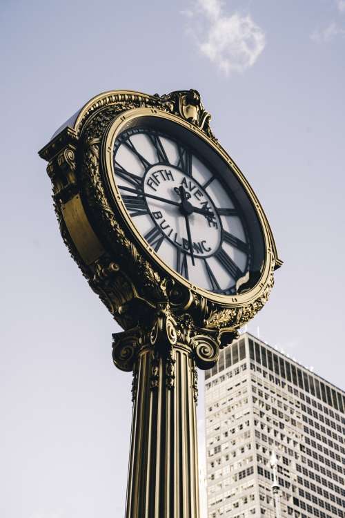 Clock of Fifth Avenue