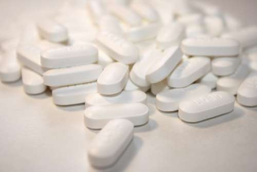 White Acetaminophen Pills or Caplets