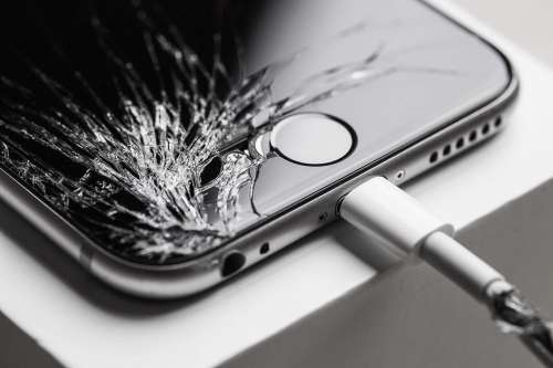 Crashed iPhone 6 with Cracked Screen Display