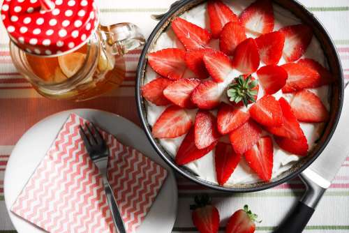 Fresh Strawberries Cake