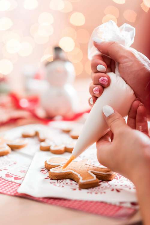 Christmas Gingerbread Decorating