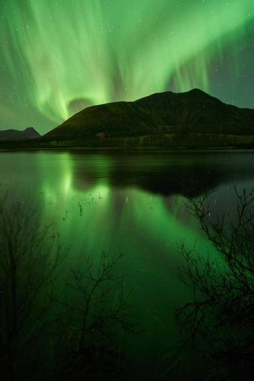 Northernlights Reflection on a Lake