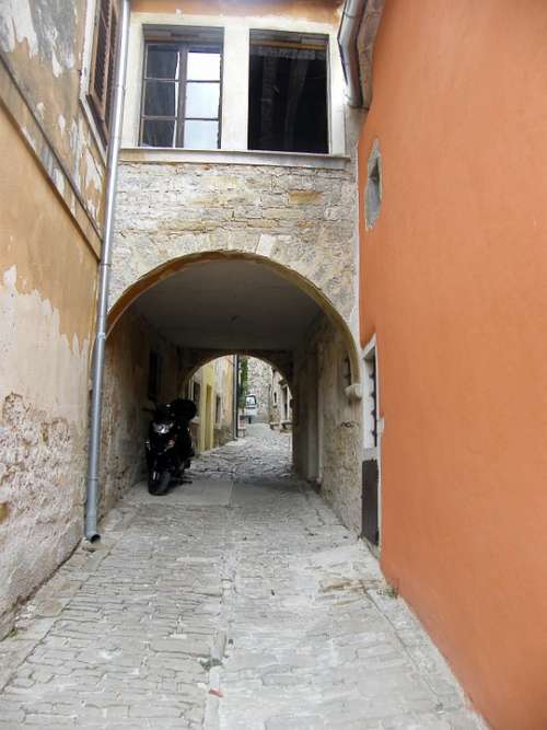 Alley House Old Croatia Gorenj Window