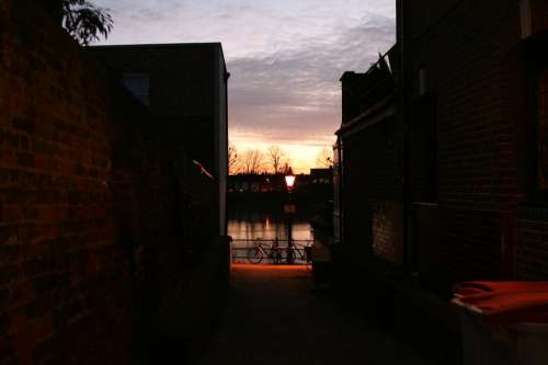 Alleyway Sunset Dark River London Richmond