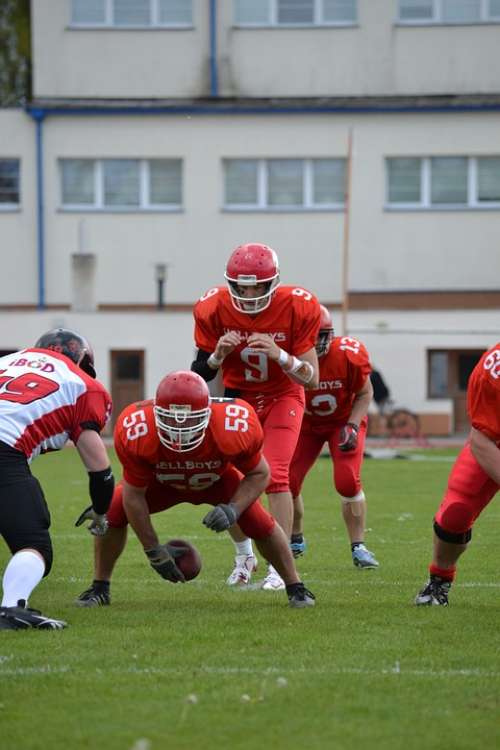 American Football Ball Delivery Lag