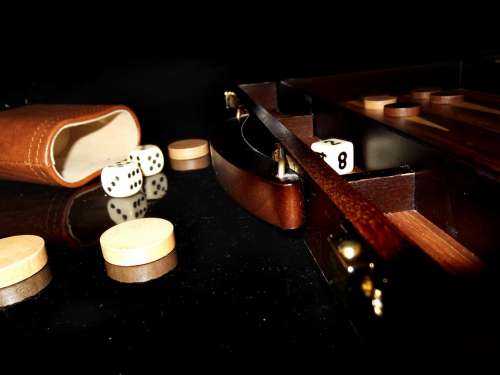 Backgammon Play Wood Cube