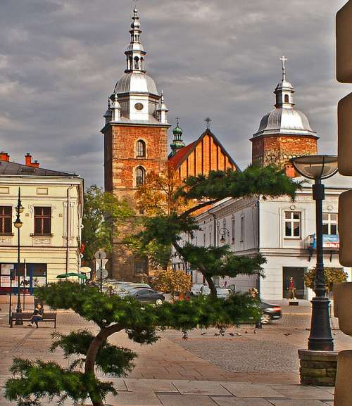 Basilica Of St Margaret Church Fara Towers