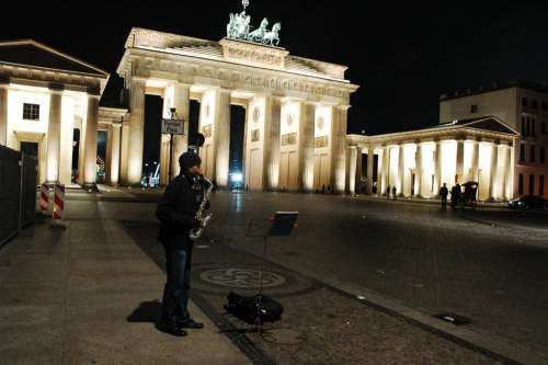 Brandemburska Gate Night Saxophonist Berlin