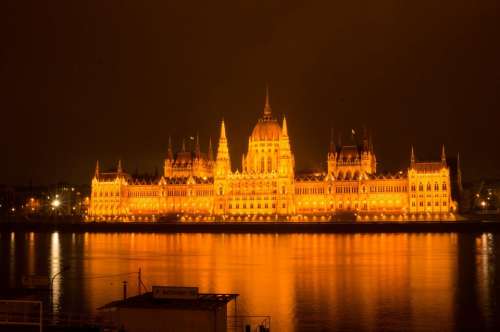 Budapest Castle Water Mirroring Abendstimmung